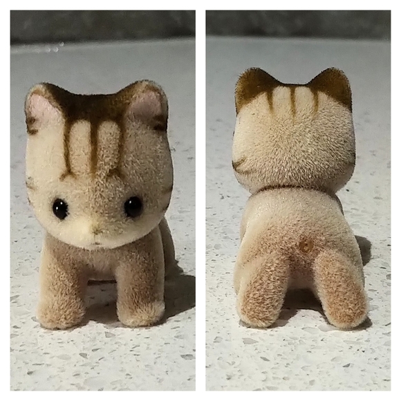 Epoch Sylvanian Families Calico Critters Chocolate Rabbits and Sandy Cat - Picture 3 of 8